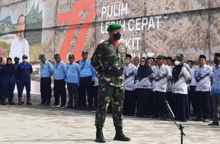 Perdana, Danramil Sepaku Kapten Inf Andik S Jadi Komandan Upacara HUT